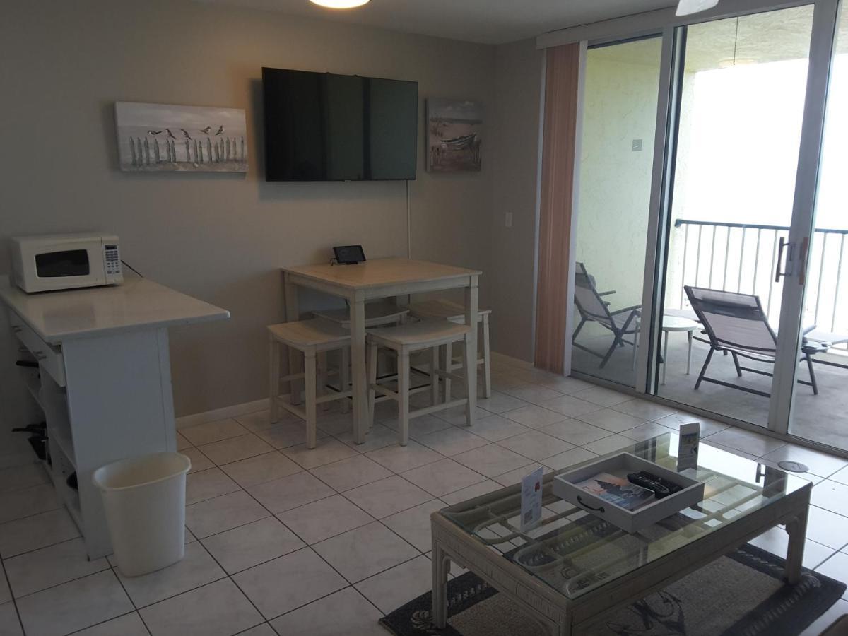 Steps Away From The Soft, White, Sandy Beaches Of Beautiful Marco Island!! Exterior foto
