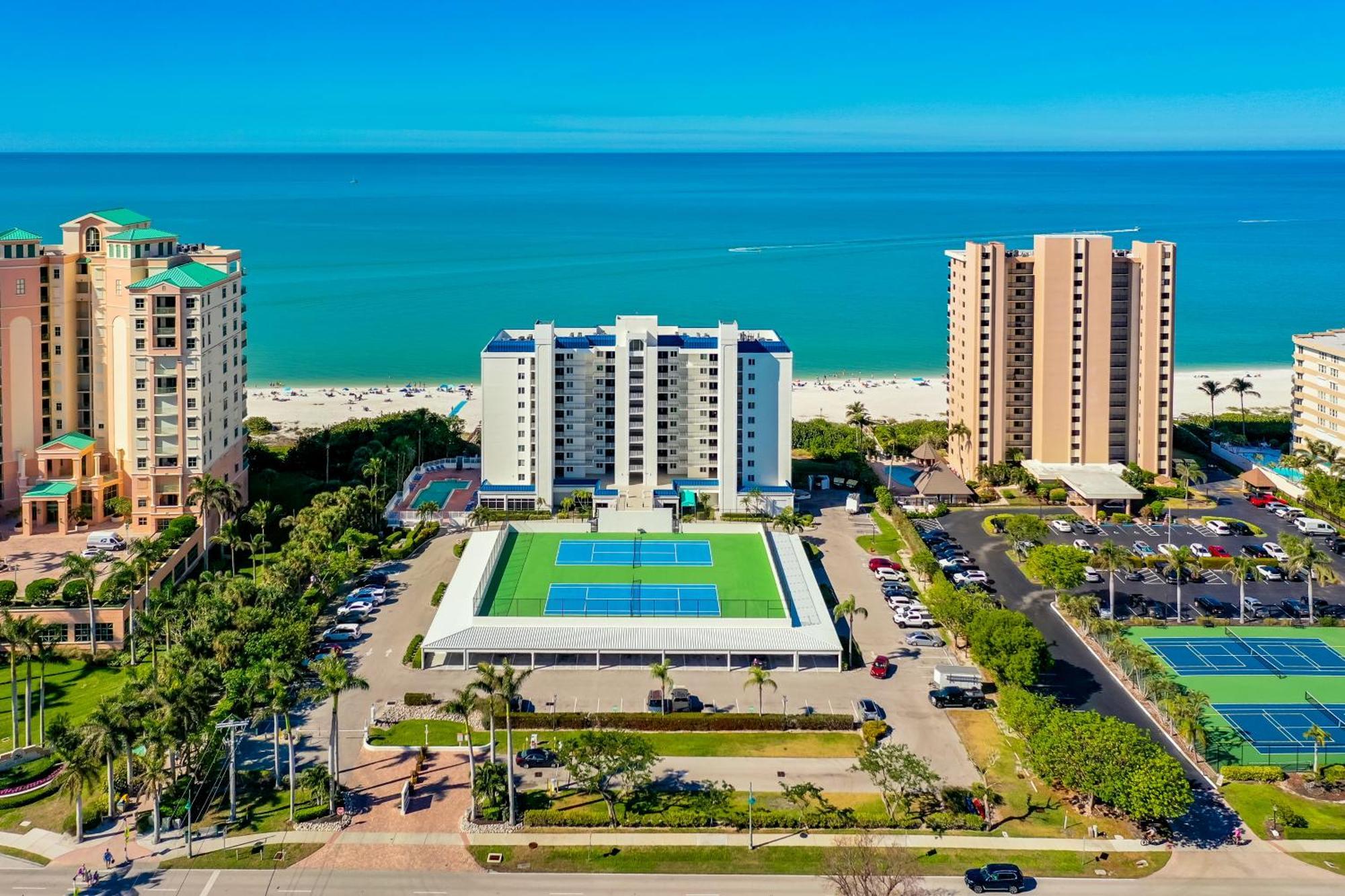 Steps Away From The Soft, White, Sandy Beaches Of Beautiful Marco Island!! Exterior foto